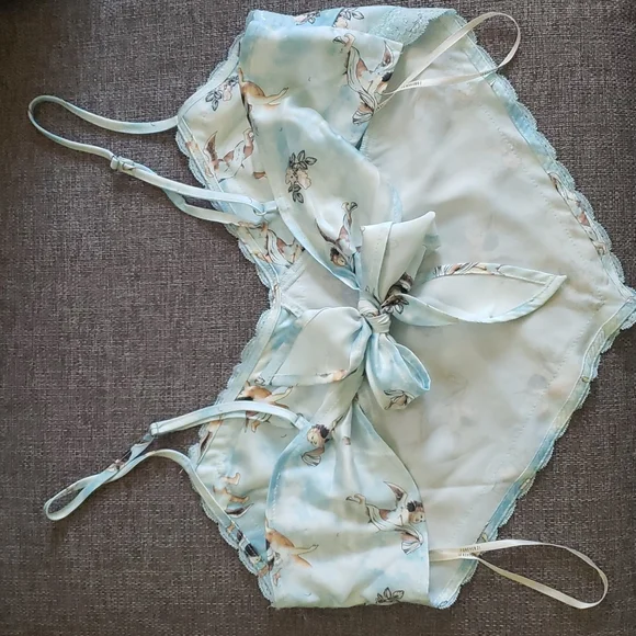 Forever 21 cherub bandana crop top - Picture 2 of 3